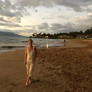 Mid length linen dress with buttons